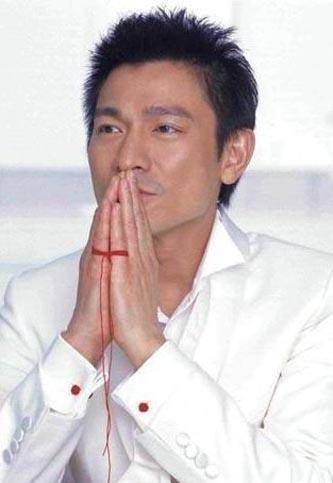 刘德华看到妙莲老和尚后,感受到他的慈祥,通过交谈,更是对佛法有了