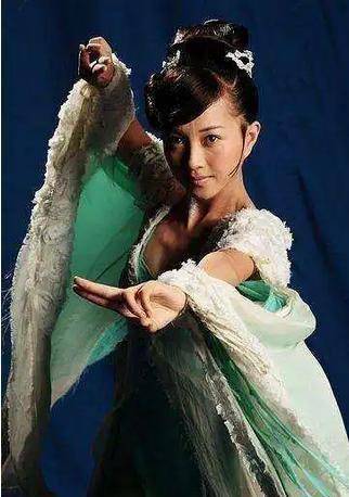 2013年,在古装武侠剧《笑傲江湖》中,包文婧饰演恒山派大弟子"仪玉"