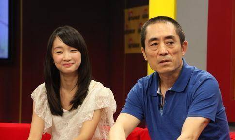 90后周冬雨电影成就超杨幂赵丽颖等85花,接替宋佳当上影节评委_张艺谋
