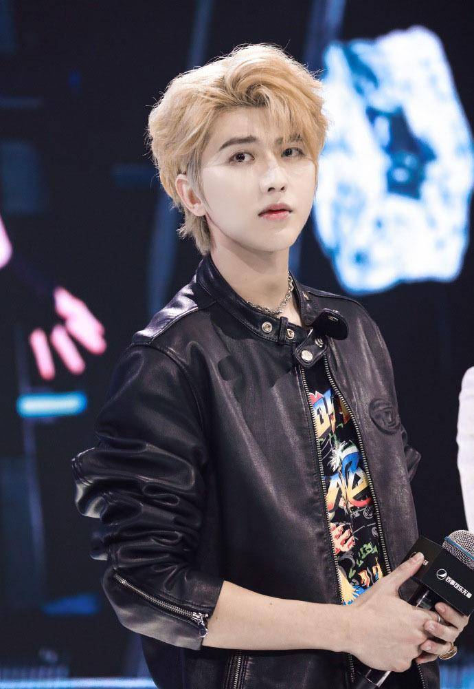 蔡徐坤被抠图众人找茬,实时收视率创本季新高!_节目_后期_网友