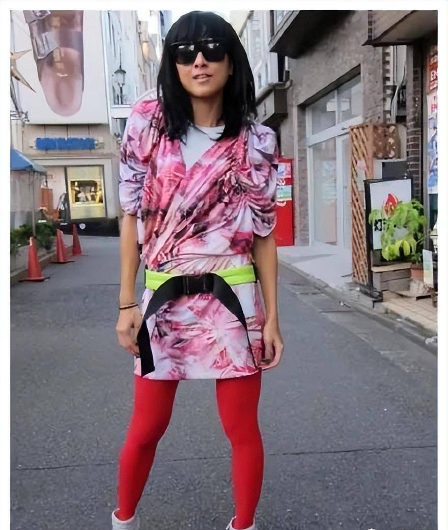 还记得徐濠萦的多巴胺服装吗?