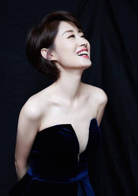 45岁刘敏涛气质时尚!