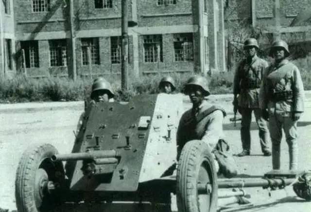 1937年全面抗戰爆發時,中國軍隊的步兵團裝備多少火炮?