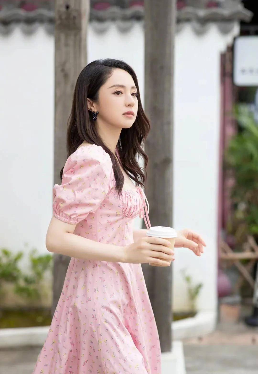 这是董璇的42岁生日,但是她的状态非常好,根本看不出实际年龄.