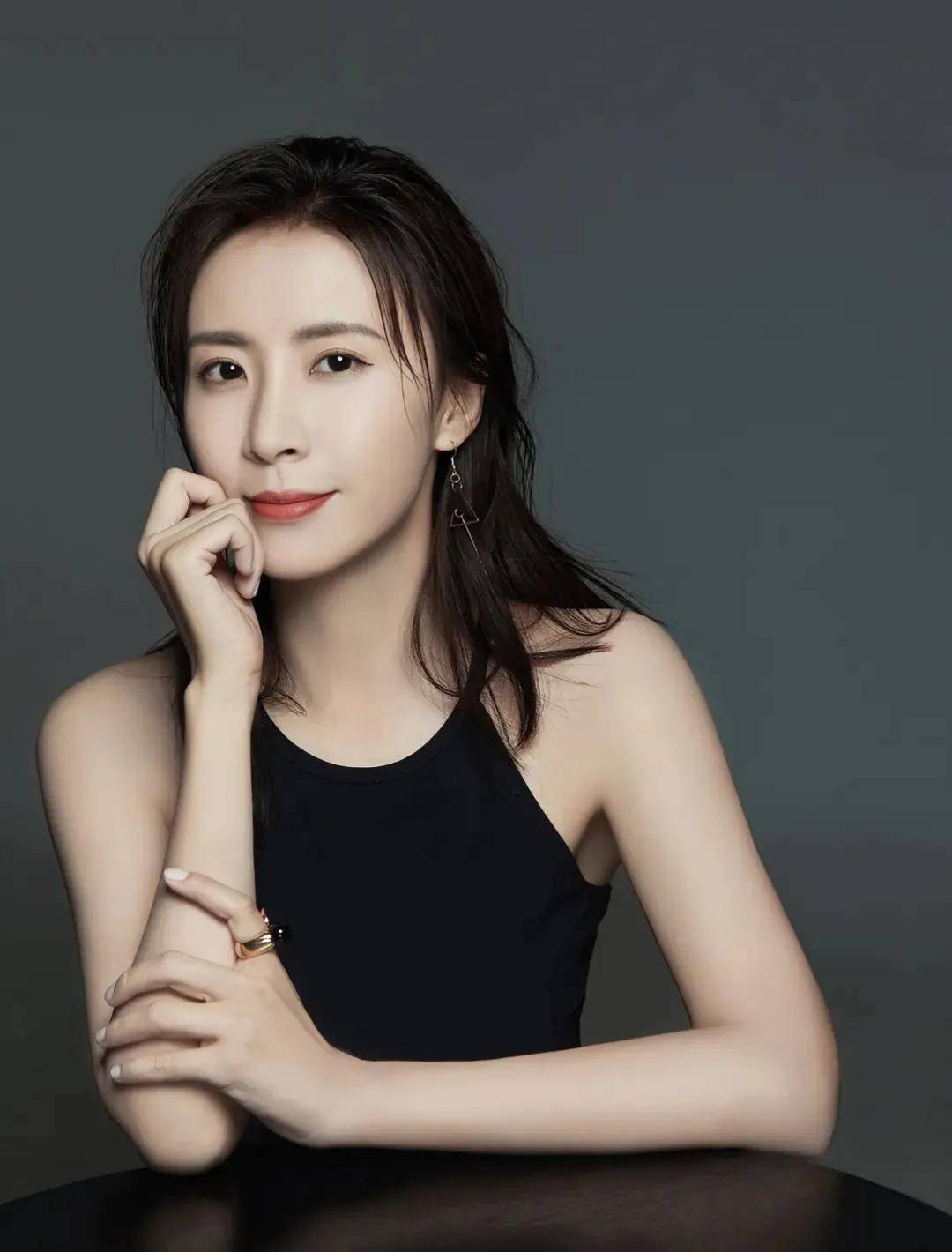 《繁华似锦》李悦溪:40岁灵气不再,她用前程换来如今7岁的儿子_艾琳
