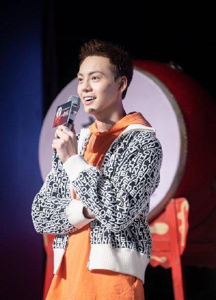 春晚将至,陈伟霆首次透露自己的节目,将与张艺兴董宝石一起演绎_明星