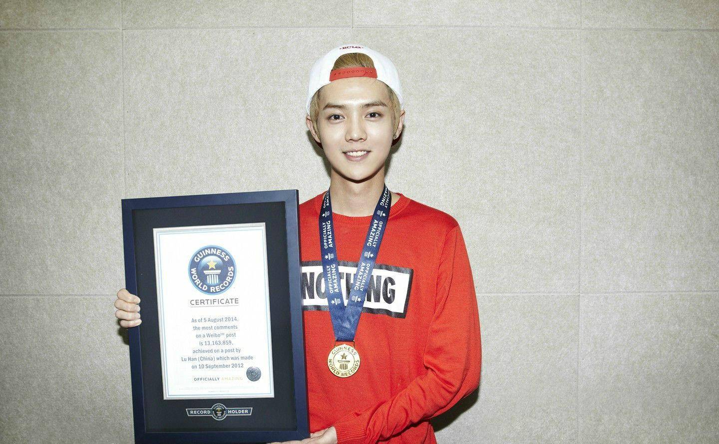 鹿晗在拍摄电影《重返20岁》时,经纪公司sm还安排了大量巡演,导致鹿晗