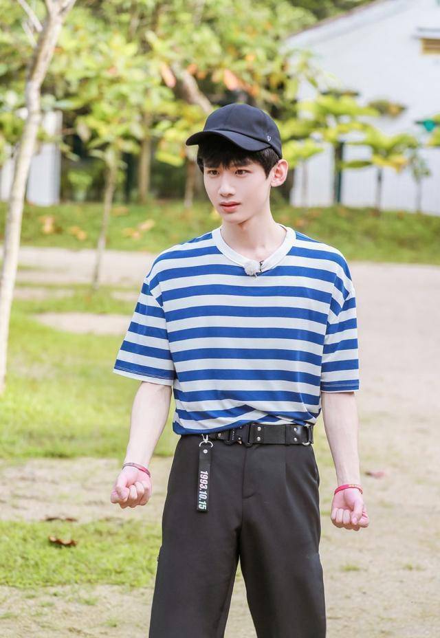 穿衣显瘦,脱衣有肉的白敬亭,腰围竟然只有59!_陆之昂_颜末_嘉宾