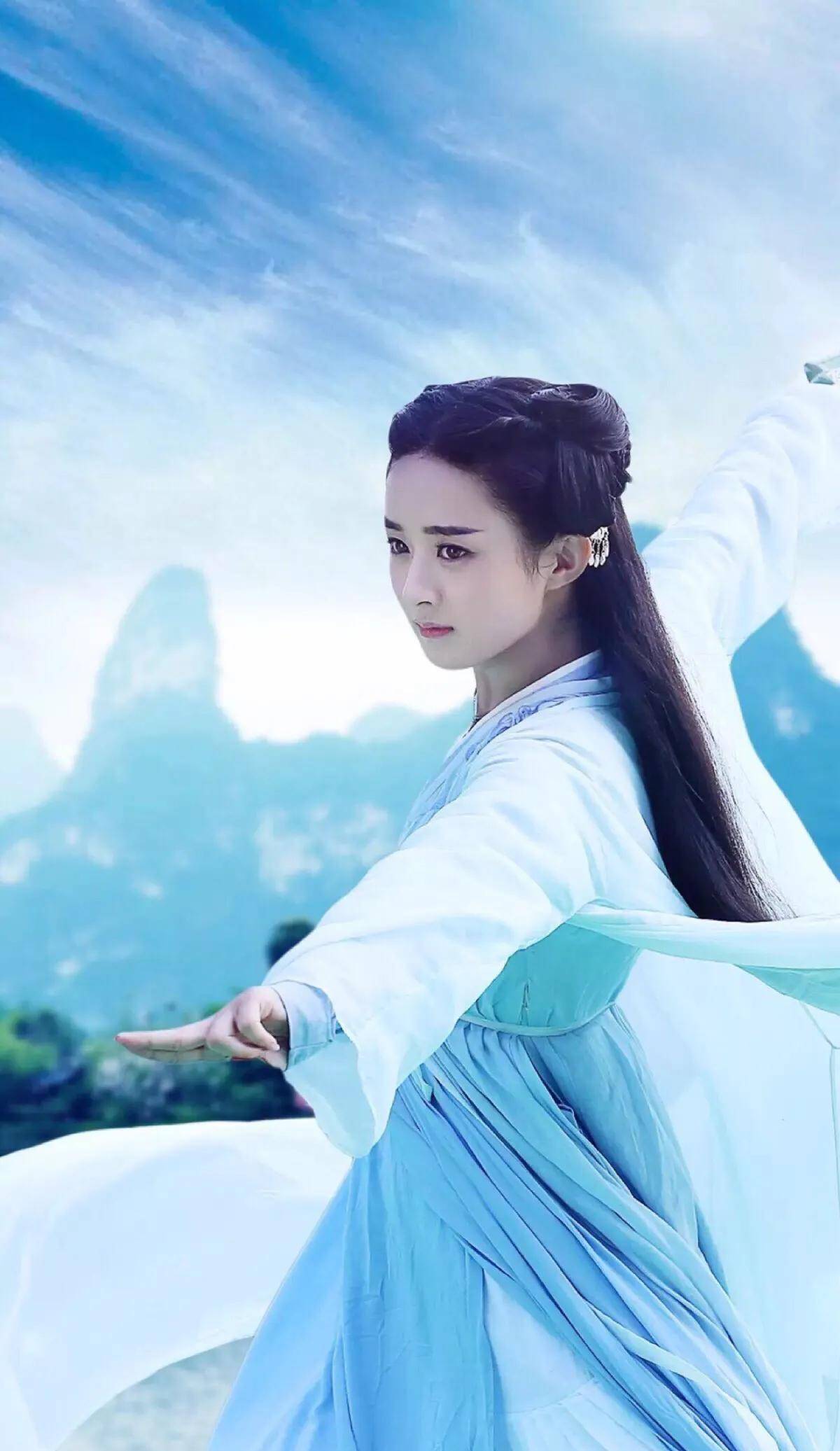 她是《陆贞传奇》里霸气的一代女相陆贞,她是《花千骨》中集俏皮活泼