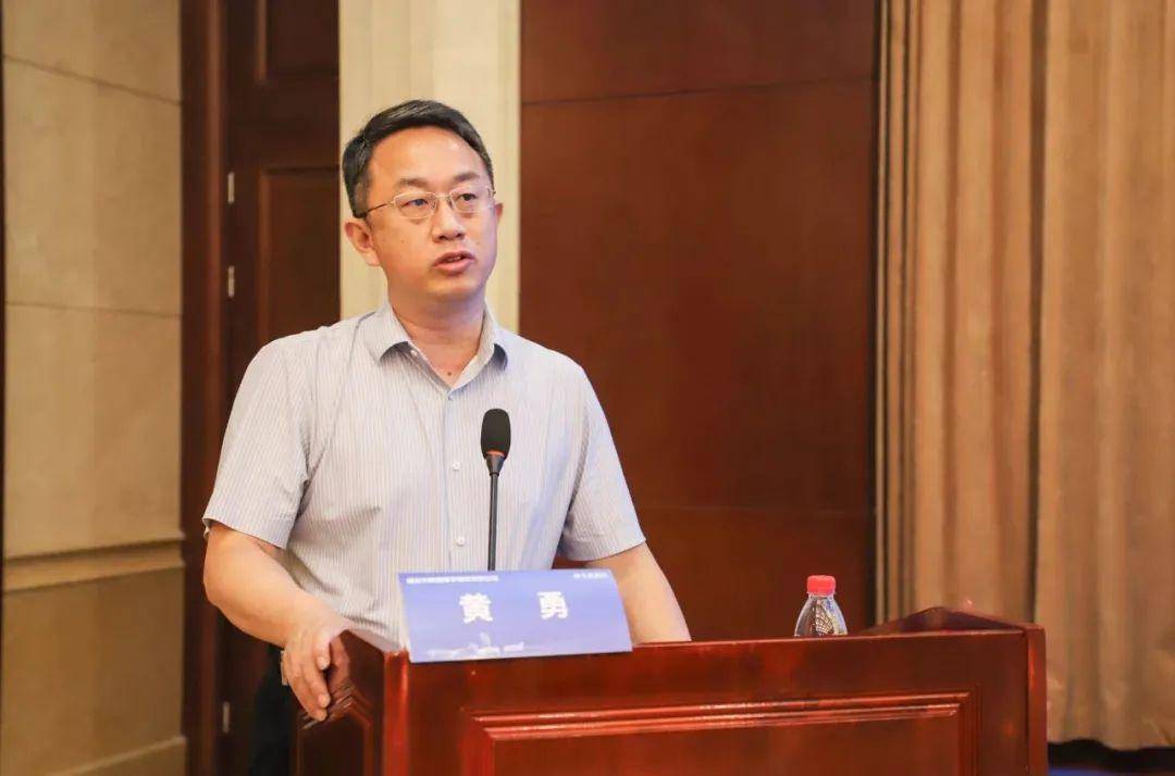 黄勇教授作《肺实性小结节精准影像诊断》专题报告梁婧教授作《tas