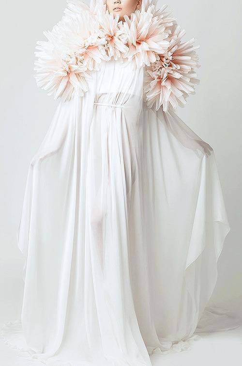 jean louis sabaji花朵高定礼服,春意盎然,轻盈堆积浪漫_花卉_浅粉色