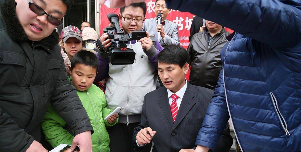 大衣哥红了就飘?