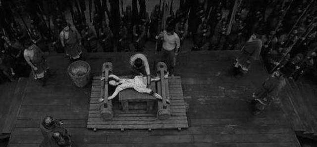 那时的主要行刑器具是斧或钺,后来随着铸铁技术的进步才被改成铡刀