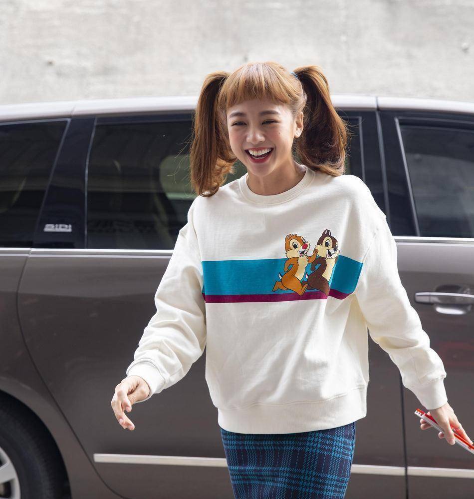 给摄影师加鸡腿!《明星大侦探》第五季开录,王鸥鬼鬼秒变表情包