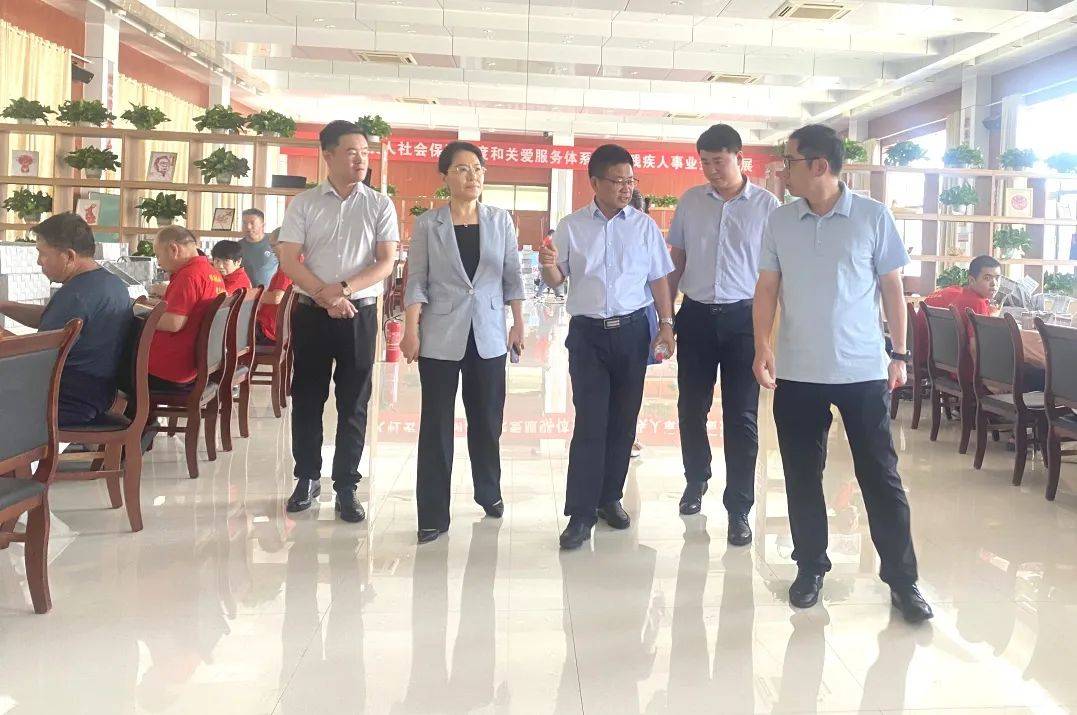 滨州市残联党组书记,理事长周海燕,副理事长张玉波陪同.