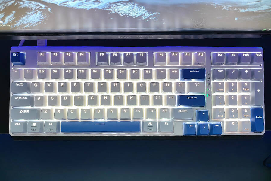 杜伽K615w 97键机械键盘实测:晶莹剔透的背后是满满幸福感