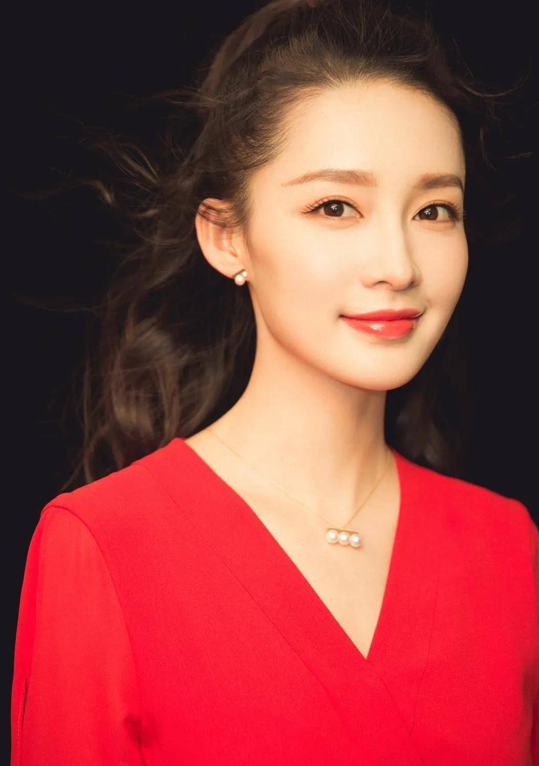 佛母李沁,她的"面具"生活蒙蔽了多少人的眼睛_保护_时候_五官