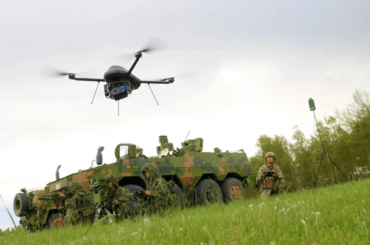 解放军两张训练照,给俄乌提了个醒,无人机玩出花,只是业余水平_目标