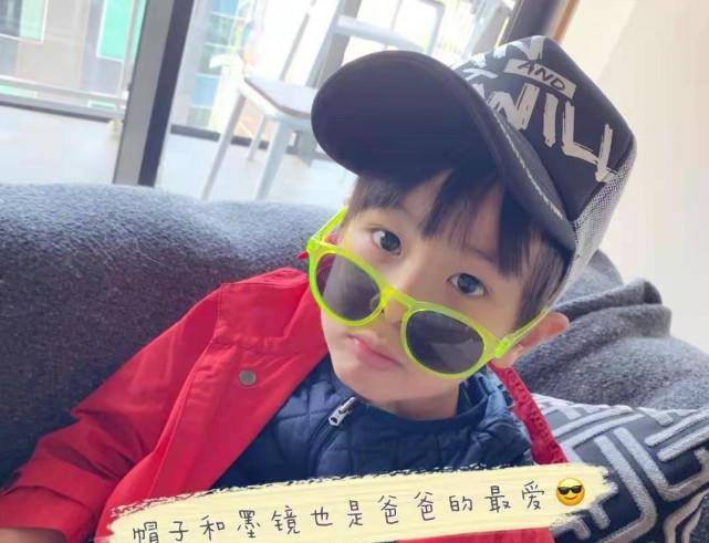 吴尊晒照小儿子max模仿自己,直言会做好你们的英雄_姐姐_照片_弟弟