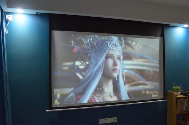 家用投影仪怎么选？小巧轻便AOC F1智能投影，千元价位也有好画质