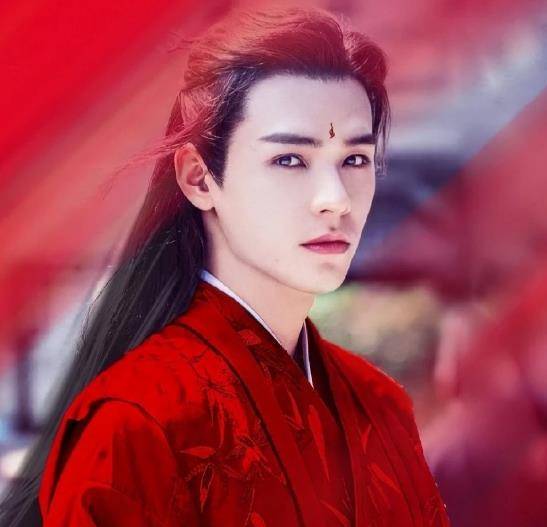 龚俊"变身"照被疯传,看清撞脸哪位王思聪前女友,网友:刺激_张予曦_温