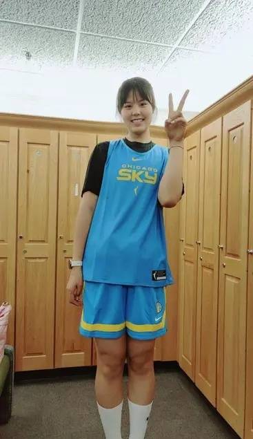 李月如晒照回国备战!剑指亚运会!_进行_中国女篮_训练