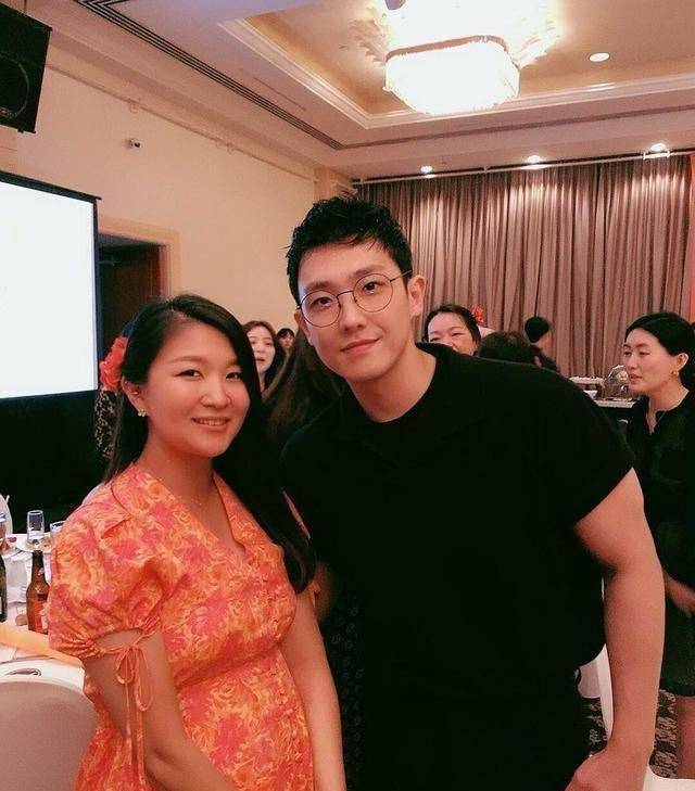 韩美男李准退伍后壮实了不少,靠举铁成为了金刚芭比,网友哭了!