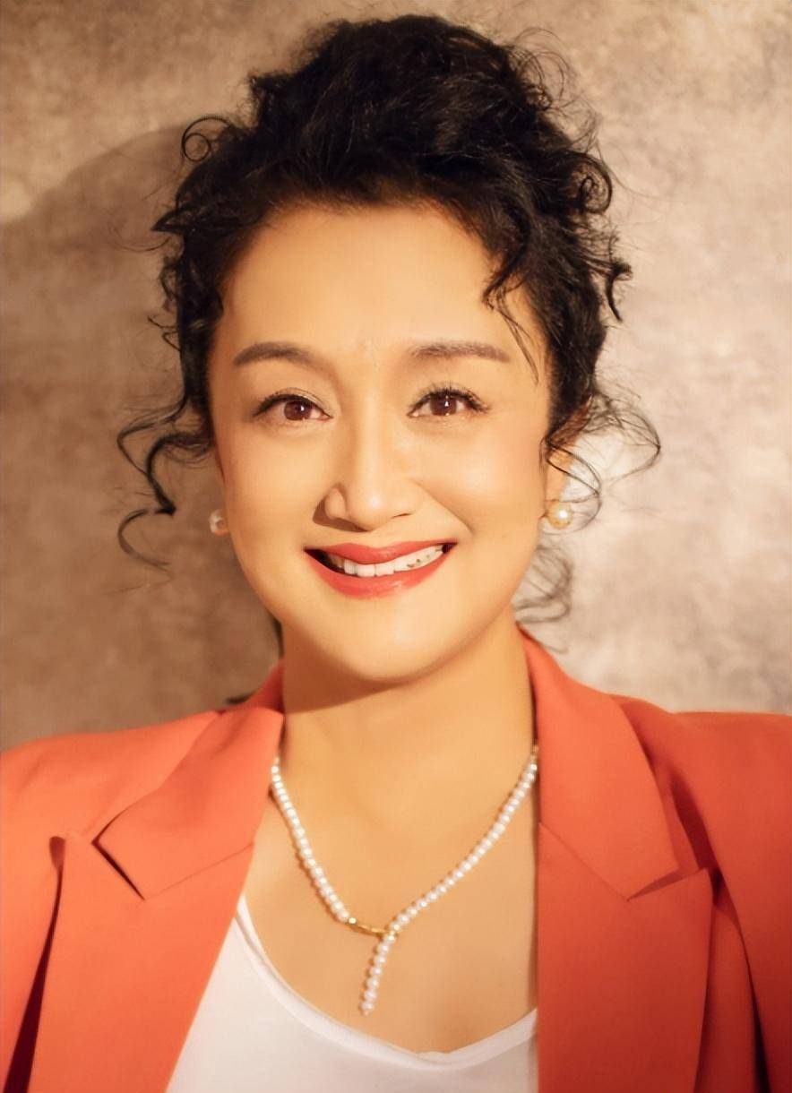 说起杨昆,大家可能一时间想不起她是谁,但若是说早些年电视剧《十六岁