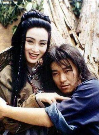 看看星爷和美女们的合照,个个都是美轮美奂,充满了青春的回忆_周星驰