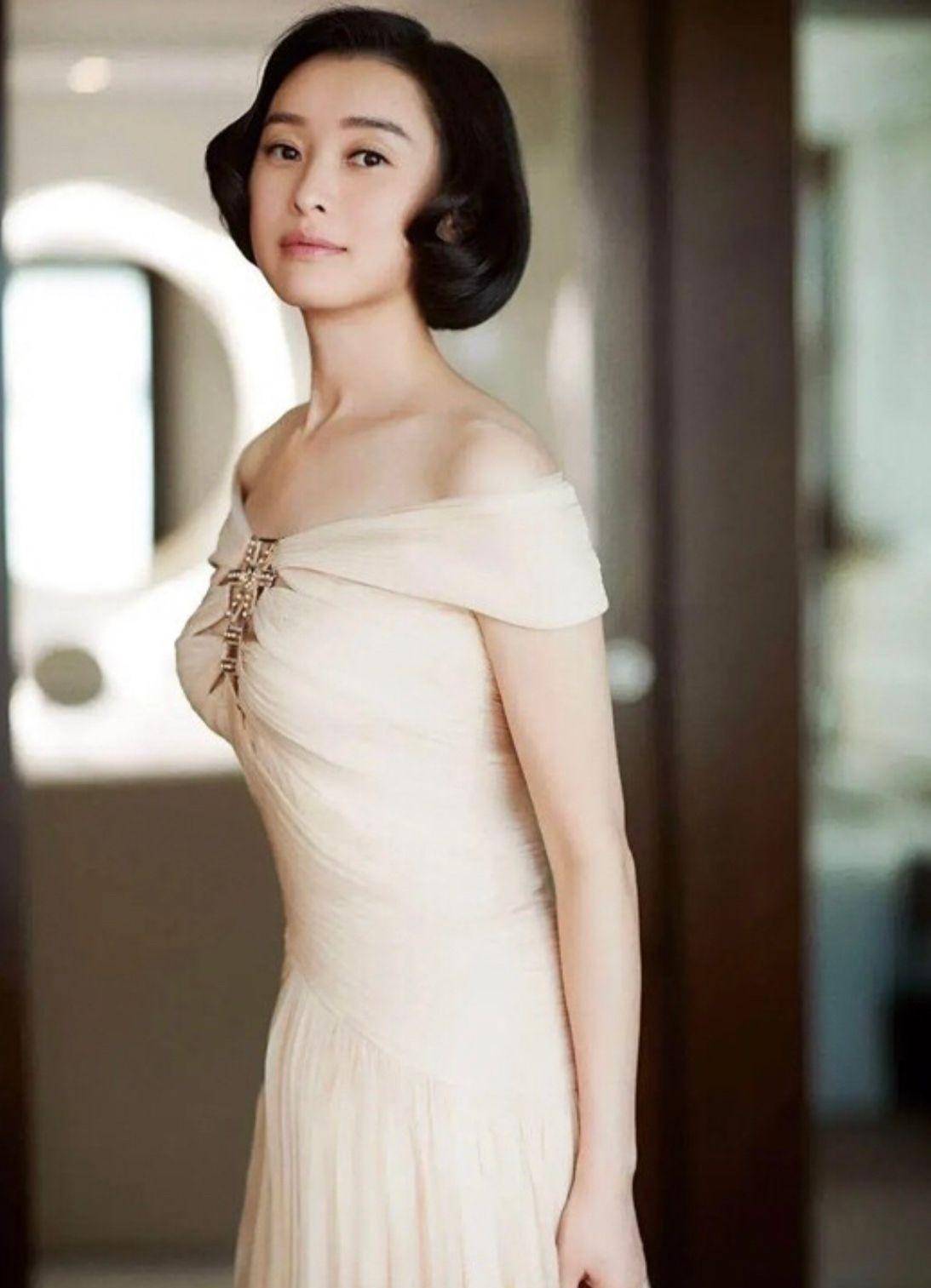 看了51岁吴越才发现:不留长发,不穿花衣,不化浓妆,越老越耐看_女性_短