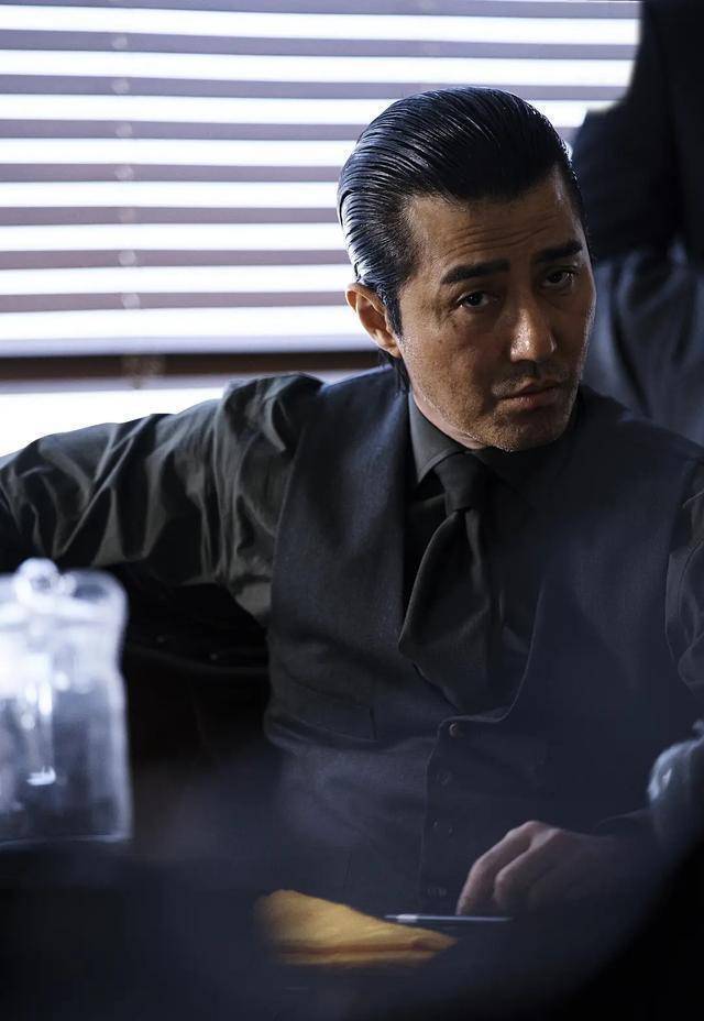 电影推荐:车胜元再次证明了"千面脸"——《乐园之夜》_netflix_黑帮