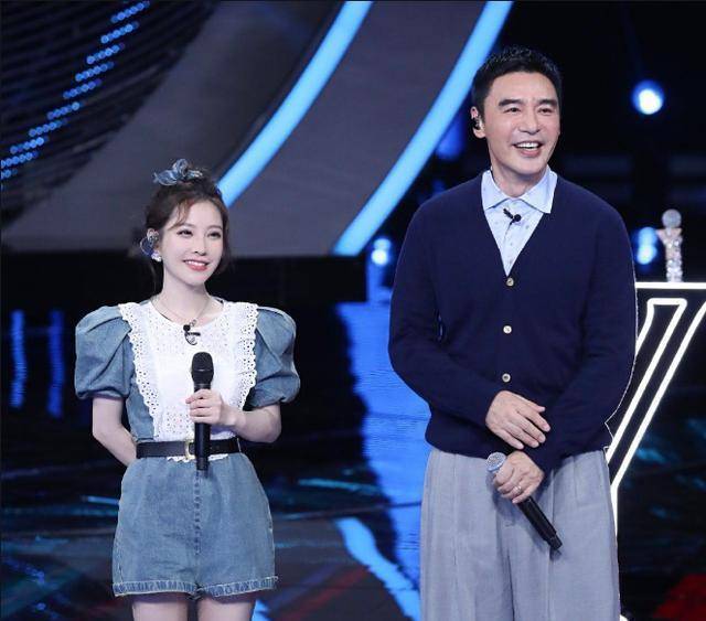 《我们的歌》陈小春晋级被质疑是"保送",张碧晨被淘汰引不满_争议