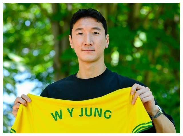 郑裕蓉 一个月前,有韩国媒体报道称,"来自蔚山的郑有英以自由球员(fa)