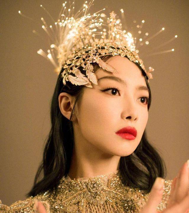 金鹰女神宋茜:10岁学舞蹈,22岁在韩国出道,唱跳俱佳能演会主持_的结果