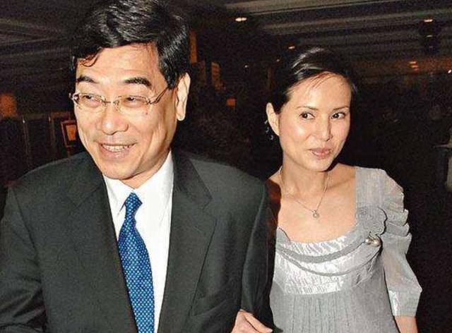 被渣男耽误最美年华,如今自穿婚纱拍照,李若彤透露辛酸原因_男方_妈妈