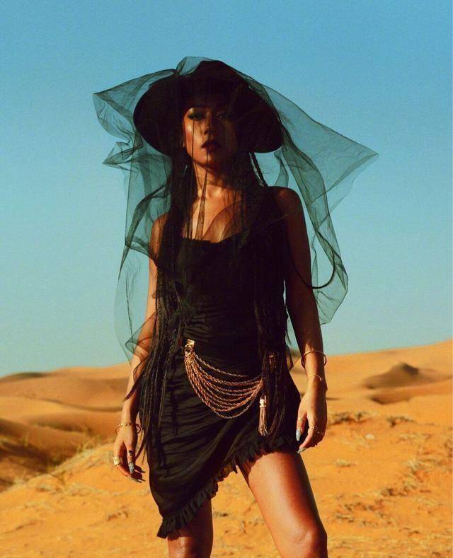 吉克隽逸大片来袭,太酷了吧!_look_风格_沙漠