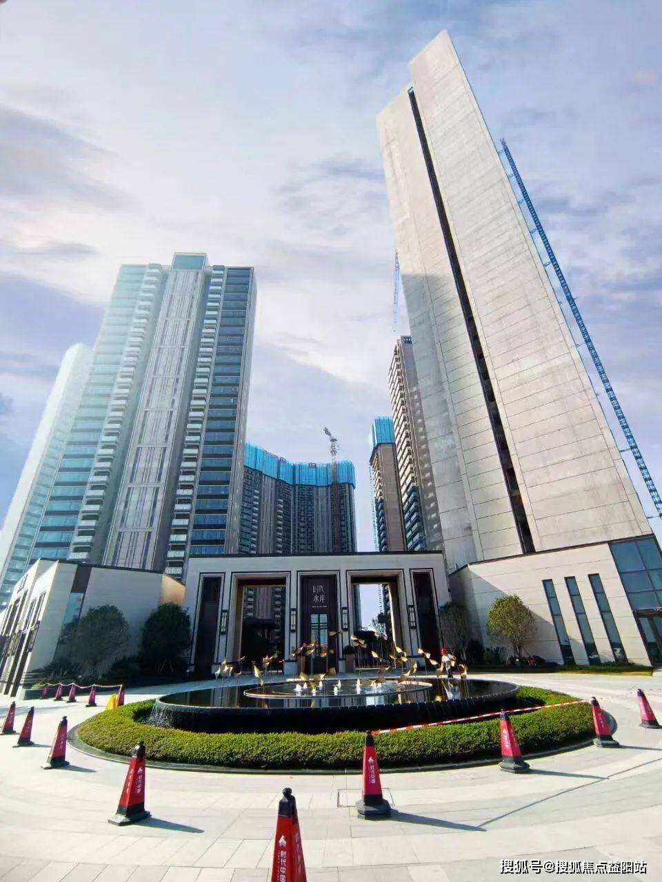 海丰时代水岸,城央百万大城,16万㎡奢雅园林,1000㎡铂金会所,社区配套