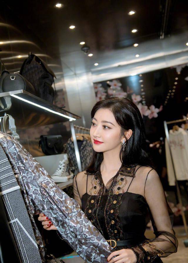 景甜直播截图脸肿憔悴,修图师帮她p掉10斤肉_活动_视频_减肥