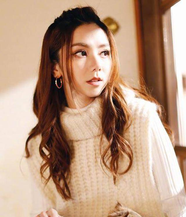 离开蜂鸟后的邓紫棋如今发展得很好,毕竟有马克的陪伴_理念_公司_资源