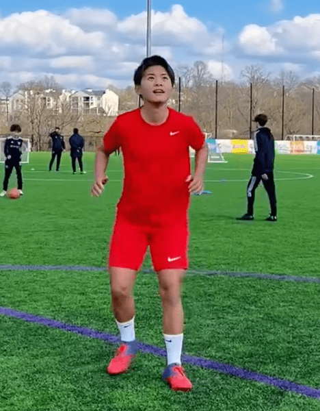 帅就完事！王霜晒凌空抽射视频：比心、竖大拇指！迎中国女足首战！