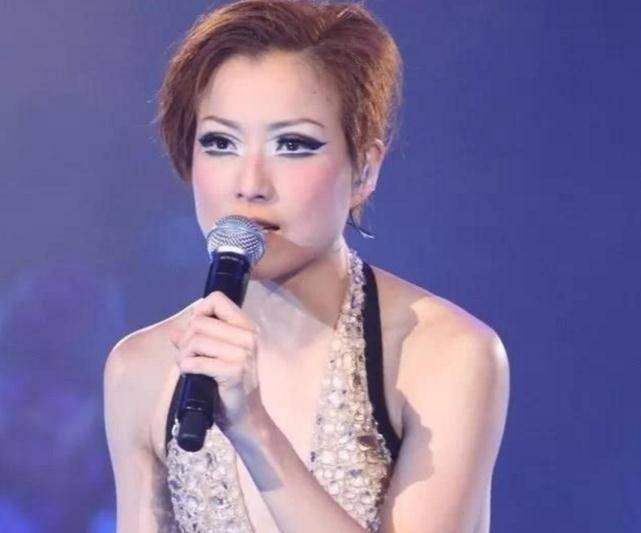 47岁郑秀文雷人旧照曝光:为减肥节食暴瘦到65斤,结果爆肥又抑郁_小时