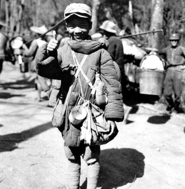 【國軍在貴州招募的小戰士】這位參軍抗日的小英雄是貴州人,當國軍在