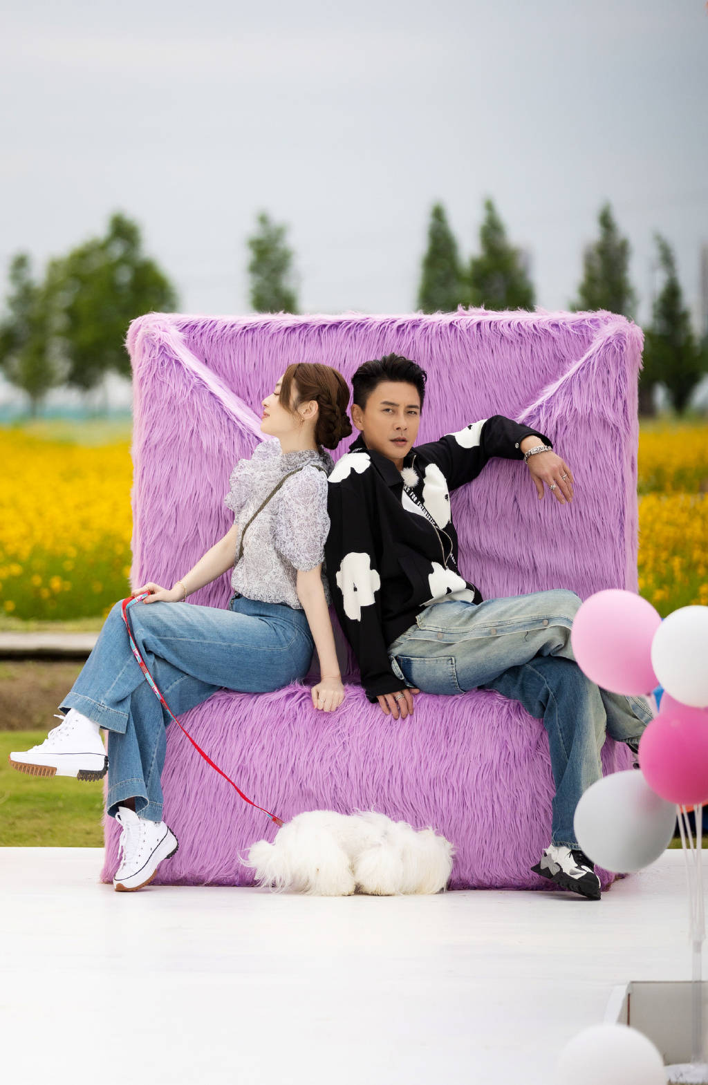 女星蔡洁宣传写真集,否认与黄宗泽恋爱关系,但他们连续2年一起过生日