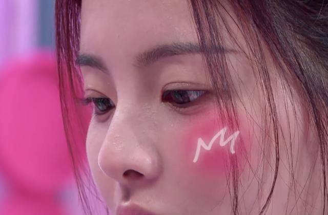 赖美云游泳后素颜亮相,看到她的清新泳装照,网友:杨超越输了_王丽坤