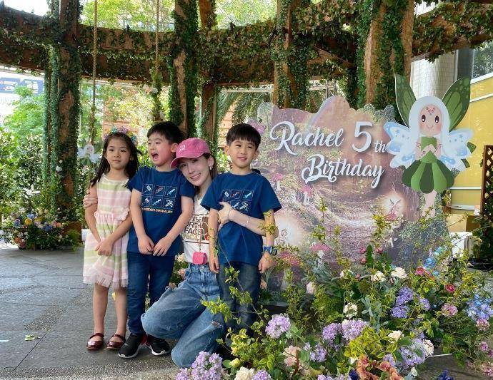 林志颖娇妻晒双胞胎儿子近照,哥俩一胖一瘦,笑容像极爸爸了_陈若仪