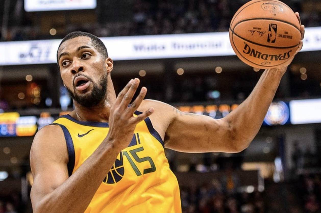 费沃斯还是比较熟悉的,他是nba联赛的一名老将,今年已经32岁,身高2米