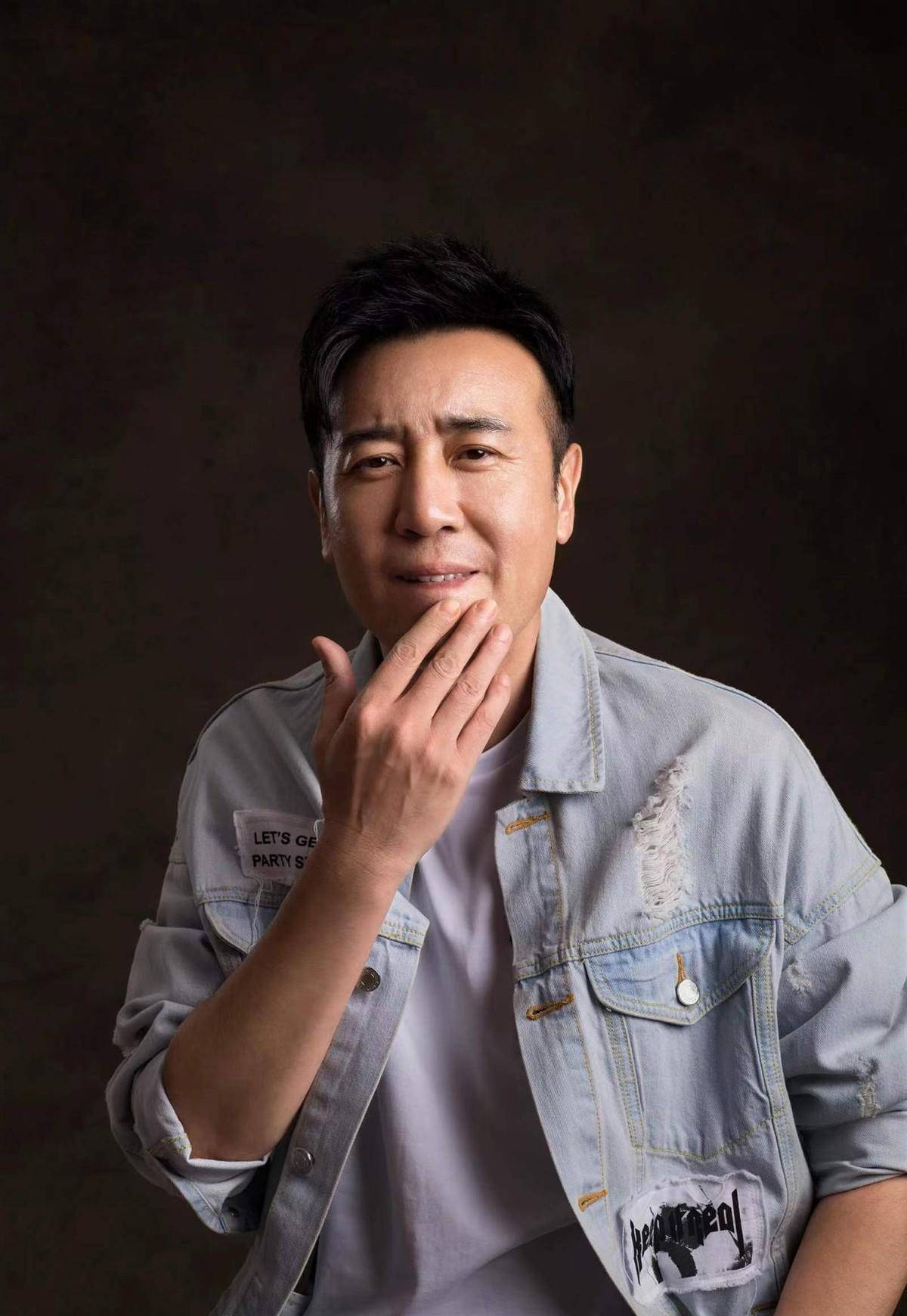 1月4日,于和伟出生了.