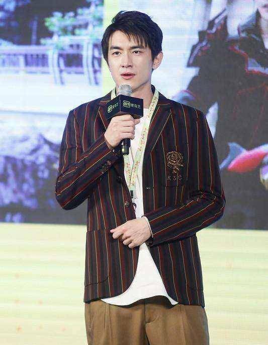 林更新回应吻完赵丽颖就跑的原因,莫非是赵丽颖吃了大蒜_楚乔_女朋友