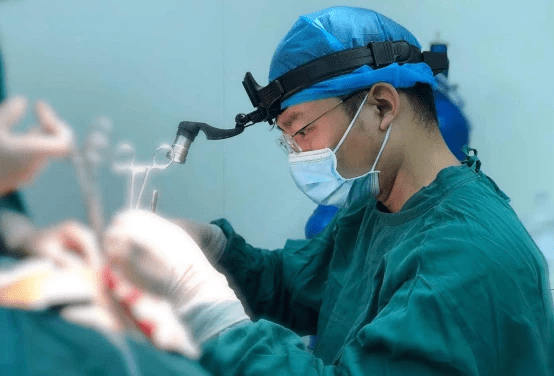 面部年轻化专家宋超超:小拉皮手术效果好吗?_医生_切口_问题