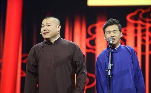 此前某档节目中他和沙溢,胡可一家人在一起,郭德纲多次当着沙溢夫妇的